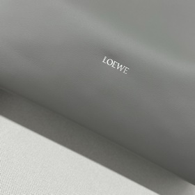 Loewe Новая модель большой сумки Flam