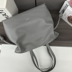 Loewe Новая модель большой сумки Flam