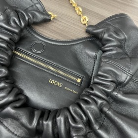 Loewe  Сумка Squeeze среднего размера