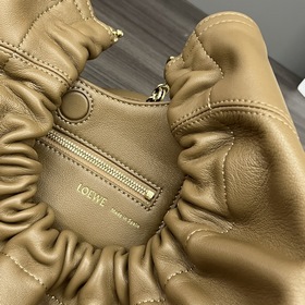 Loewe  Сумка Squeeze из кожи наппа, м
