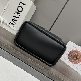 Loewe  Сумка Squeeze из кожи наппа, м