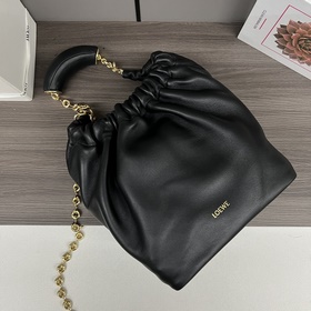 Loewe  Сумка Squeeze из кожи наппа, м