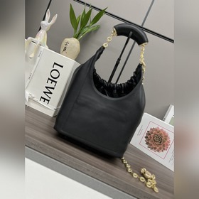 Loewe  Сумка Squeeze из кожи наппа, м