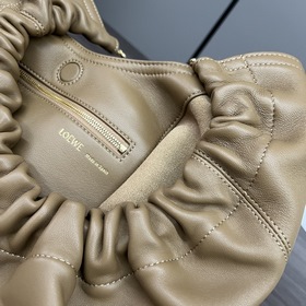 Loewe  Сумка Squeeze среднего размера
