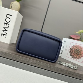 Loewe  Сумка Squeeze из кожи наппа, м