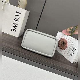 Loewe  Сумка Squeeze из кожи наппа, м