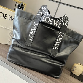 Сумка Loewe Fold Shopper из телячьей к