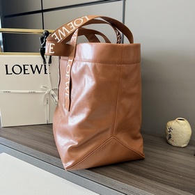 Сумка Loewe Fold Shopper из телячьей к