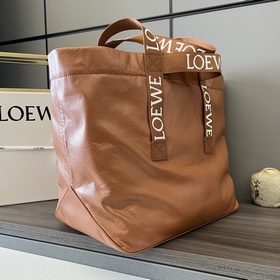 Сумка Loewe Fold Shopper из телячьей к