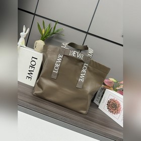 Сумка Loewe Fold Shopper из телячьей к