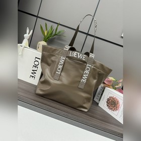 Сумка Loewe Fold Shopper из телячьей к