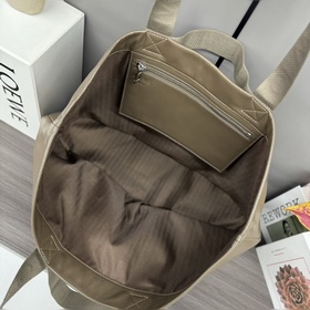 Сумка Loewe Fold Shopper из телячьей к