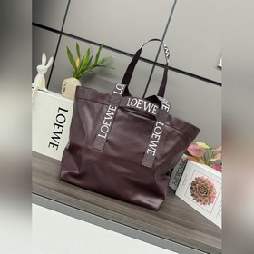 Сумка Loewe Fold Shopper из телячьей к