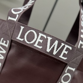 Сумка Loewe Fold Shopper из телячьей к