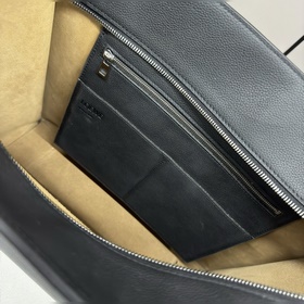 Loewe  Новая версия мужской сумки-то