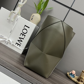 Loewe  Новая модель небольшой сумки