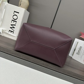 Новая модель Loewe — небольшая сумка P