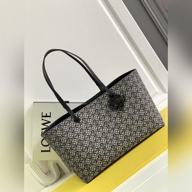 Loewe Новая сумка East West Tote из ж
