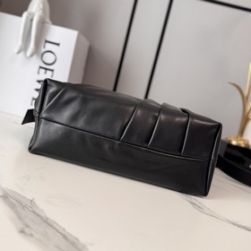 Сумка Loewe Draped из мягкой кожи напп