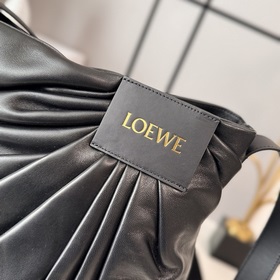 Сумка Loewe Draped из мягкой кожи напп