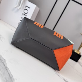 Новая модель сумки Loewe Fringe Cat Pu