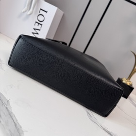 Loewe  Сумка-тоут из зернистой телячь