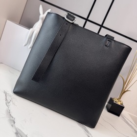 Loewe  Сумка-тоут из зернистой телячь