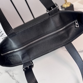 Loewe  Сумка-тоут из зернистой телячь