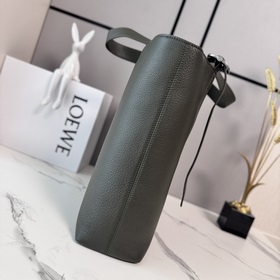 Loewe  Сумка-тоут из зернистой телячь