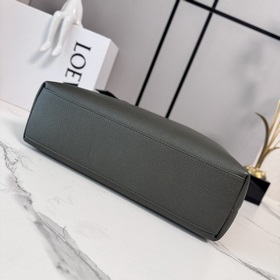 Loewe  Сумка-тоут из зернистой телячь