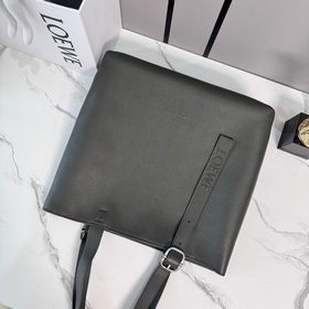 Loewe  Сумка-тоут из зернистой телячь