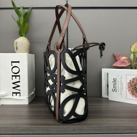 Loewe  Маленькая сумка-тоут из перфор