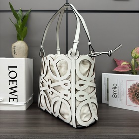 Loewe  Маленькая сумка-тоут из перфор