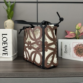 Loewe  Маленькая сумка-тоут из перфор