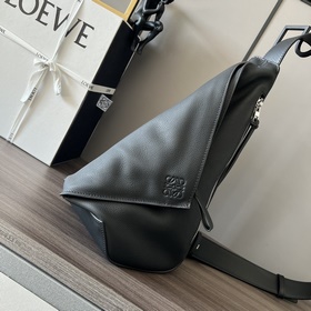 Рюкзак Loewe Anton Sling поступил в пр
