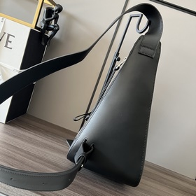 Рюкзак Loewe Anton Sling поступил в пр