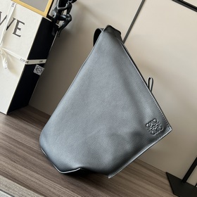 Рюкзак Loewe Anton Sling поступил в пр