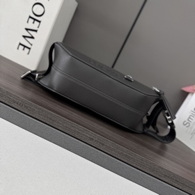 Loewe  Классическая сумка Sling из на