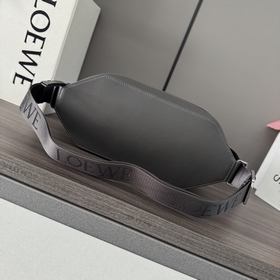 Loewe  Классическая сумка Sling из на