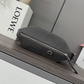 Loewe  Классическая сумка Sling из на
