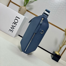 Loewe  Классическая сумка Sling из на