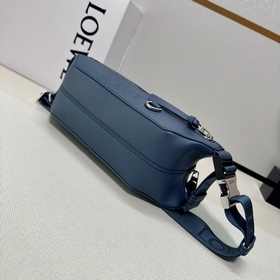 Loewe  Классическая сумка Sling из на