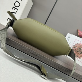 Loewe  Классическая сумка Sling из на