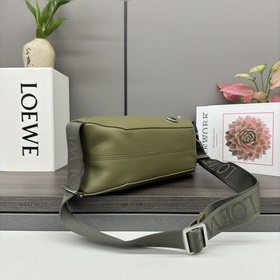 Loewe  Классическая сумка Sling из на