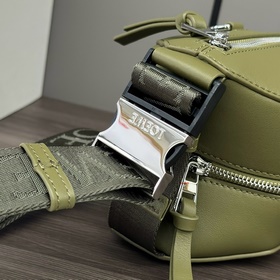 Loewe  Классическая сумка Sling из на