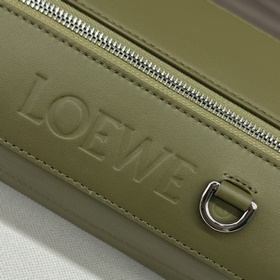 Loewe  Классическая сумка Sling из на