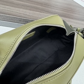 Loewe  Классическая сумка Sling из на