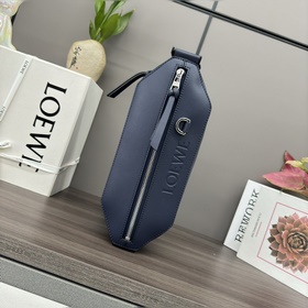 Loewe  Классическая сумка Sling из на