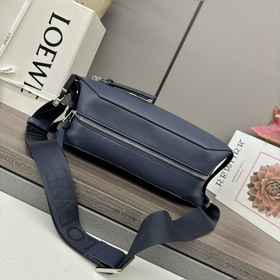 Loewe  Классическая сумка Sling из на
