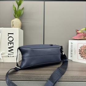 Loewe  Классическая сумка Sling из на